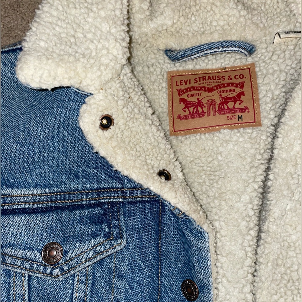 levi’s fur trucker jacket